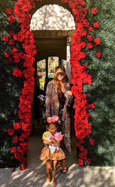 Luna Stephens, Chrissy Teigen